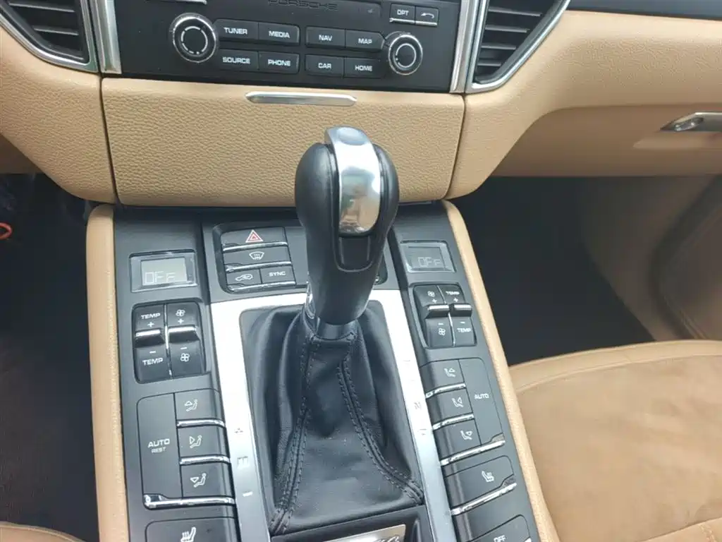 Porsche Macan 2017 — фото 14