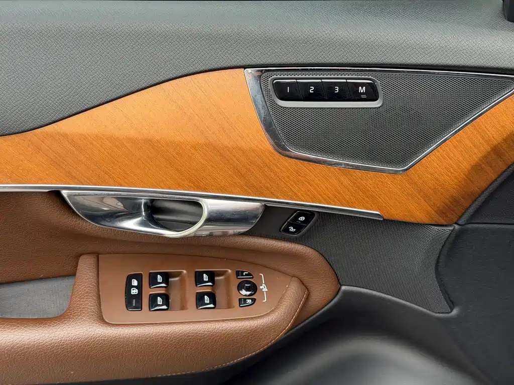 Volvo XC90 2023 — фото 10