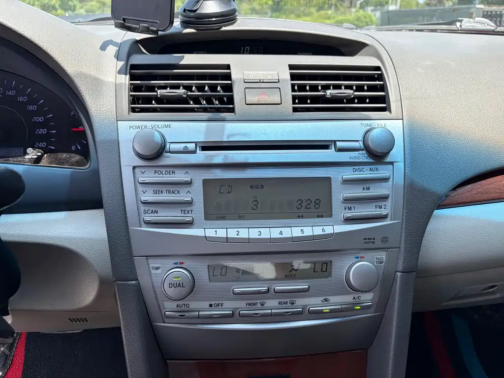Toyota Camry 2014 — фото 15