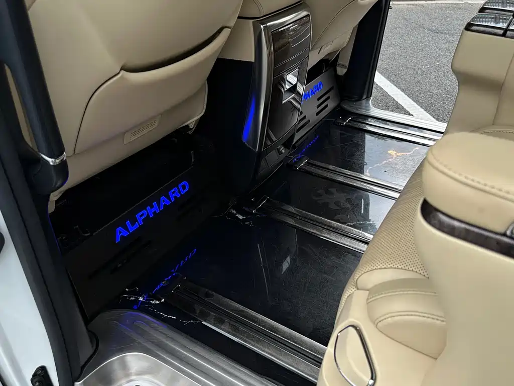 Toyota Alphard 2021 — фото 17