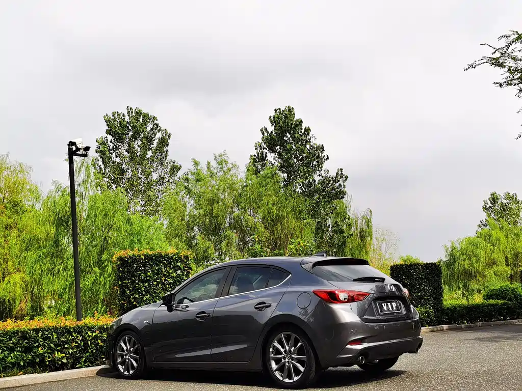 Mazda 3 Axela 2019 — фото 6