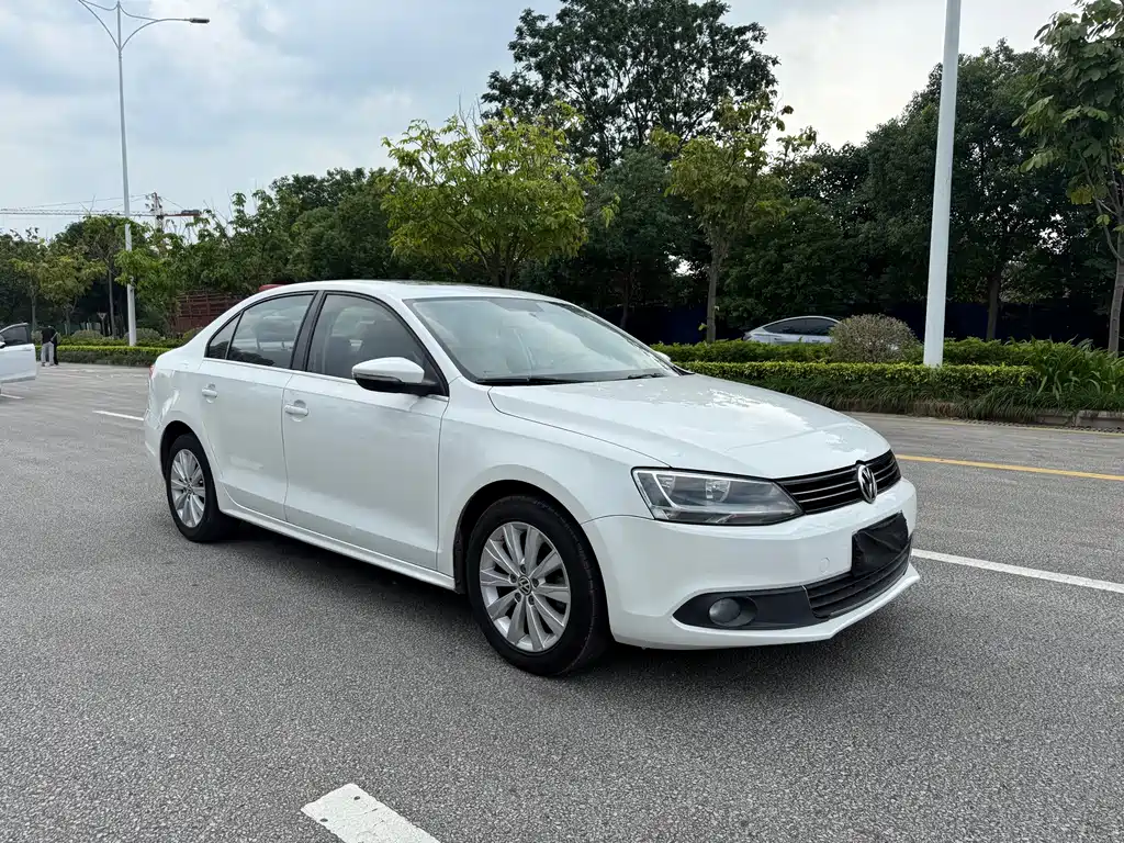Volkswagen Sagitar 2013