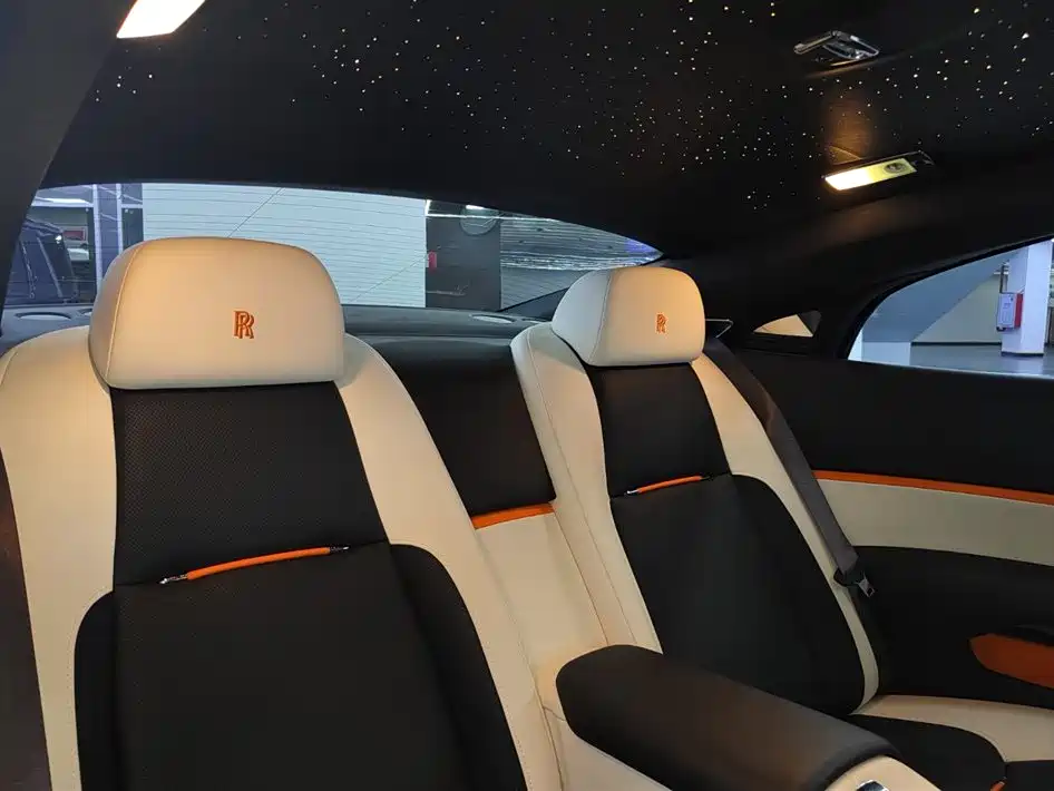 Rolls-Royce Phantom 2018 — фото 13