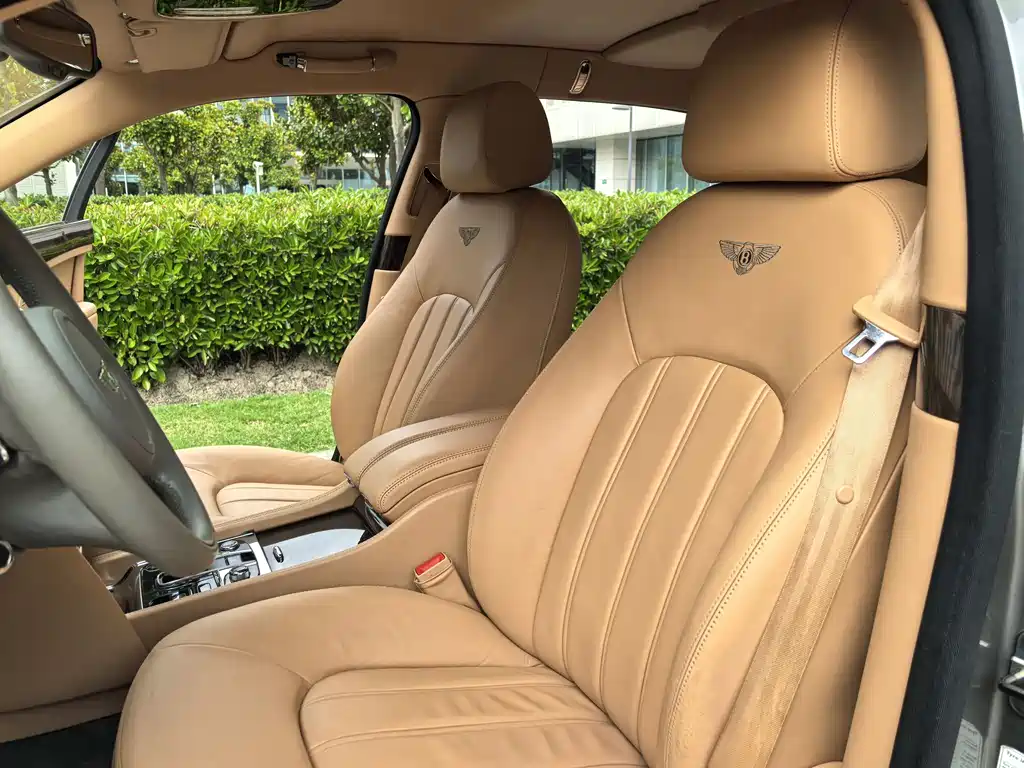 Bentley Mulsanne 2015 — фото 30