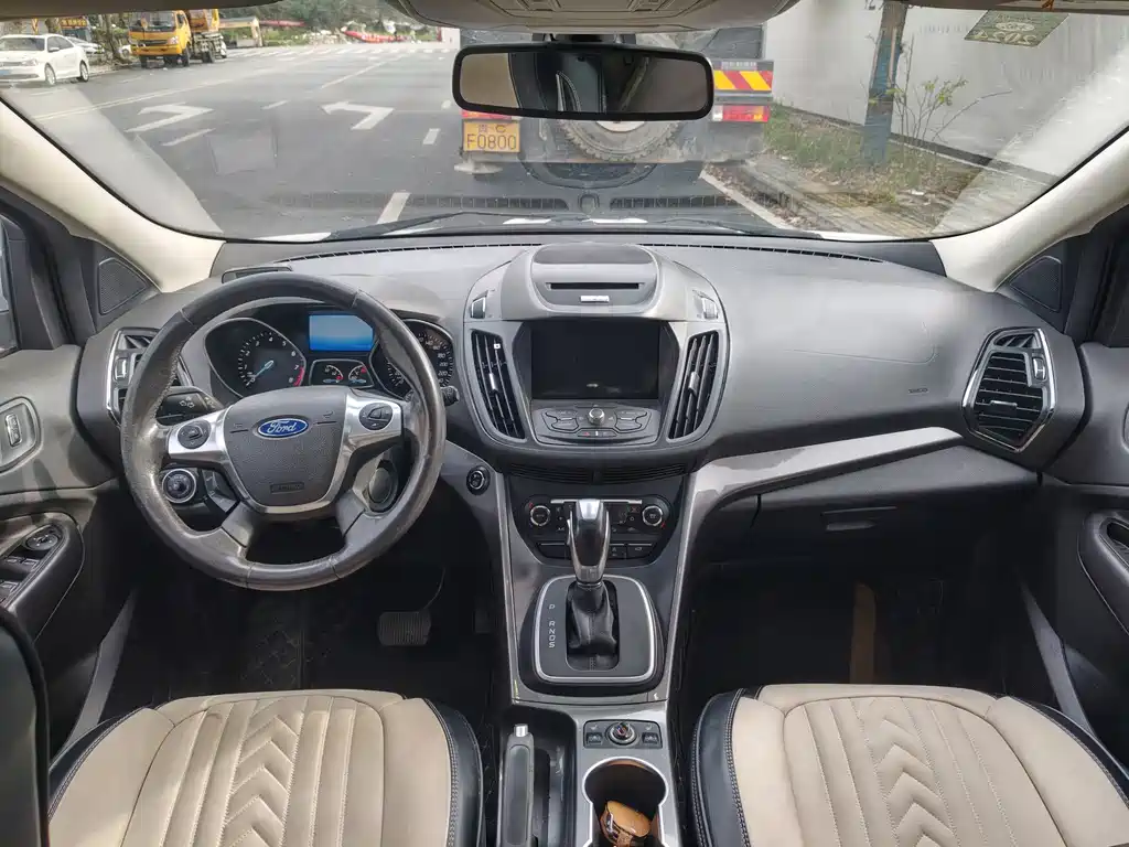 Ford Kuga 2016 — фото 13