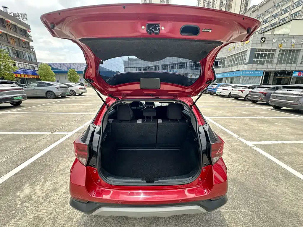 Toyota Yaris L 2020 — фото 10