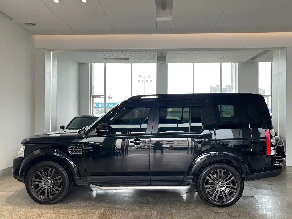 Land Rover Discovery 2016 — фото 8