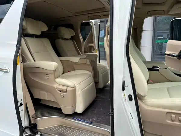Toyota Alphard 2015