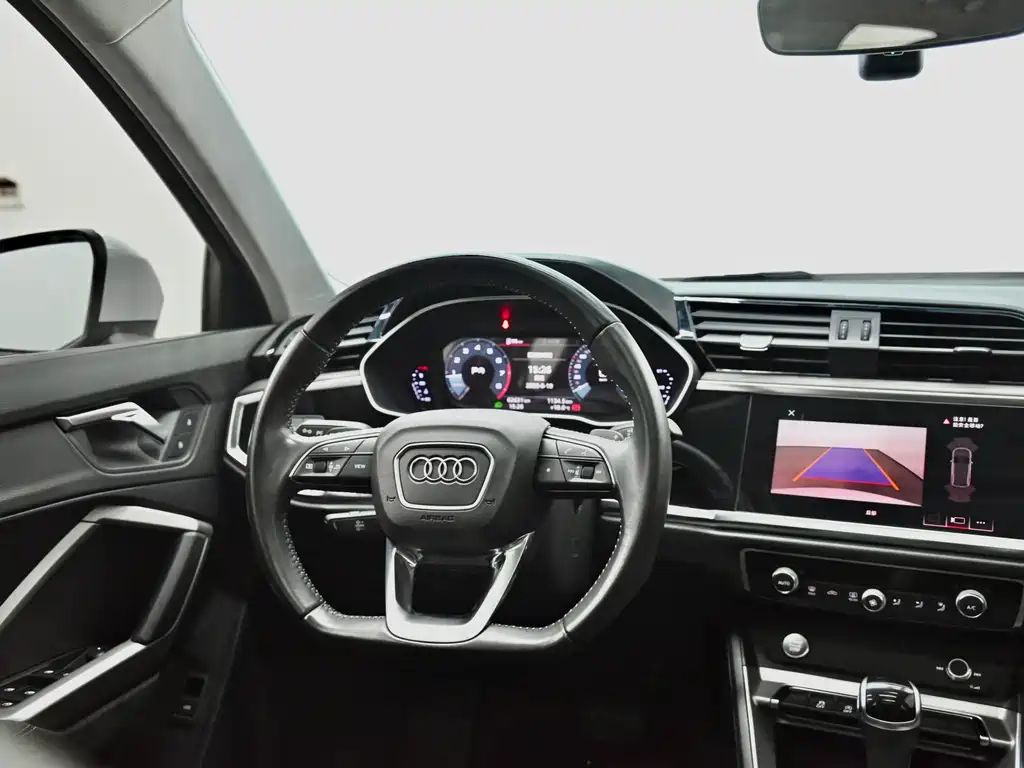 Audi Q3 2019 — фото 11