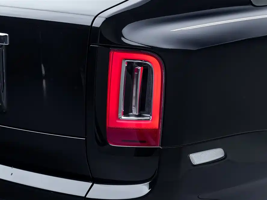 Rolls-Royce Cullinan 2021 — фото 6