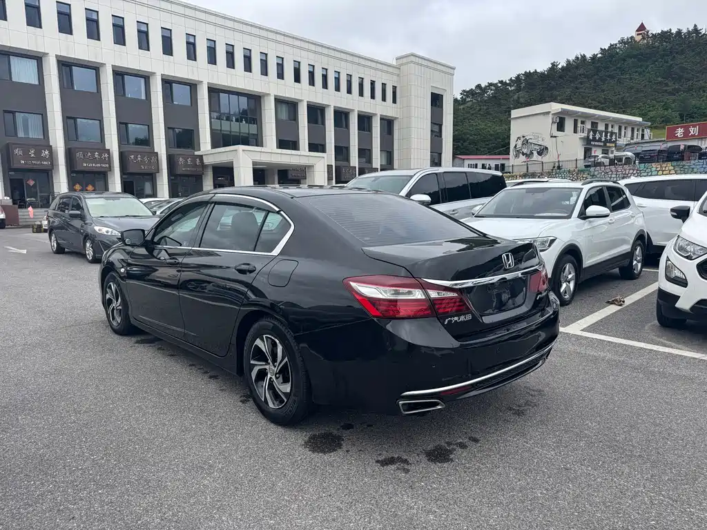 Honda Accord 2017 — фото 6