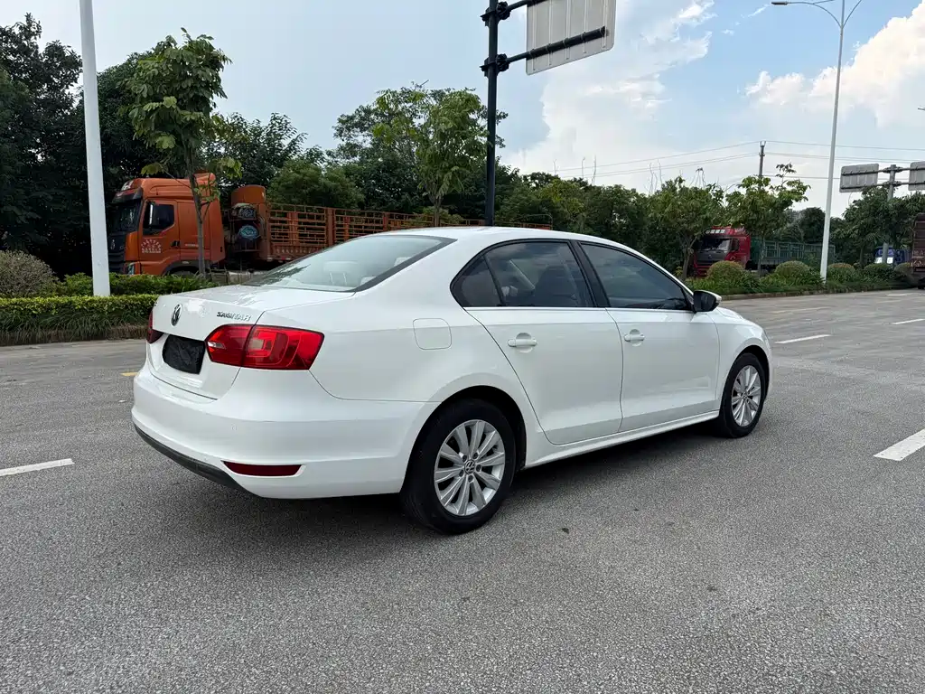 Volkswagen Sagitar 2013