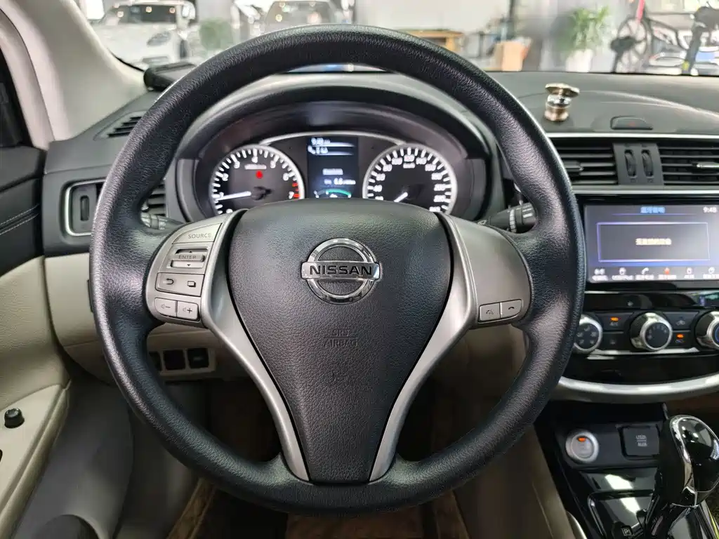 Nissan Tiida 2016 — фото 13