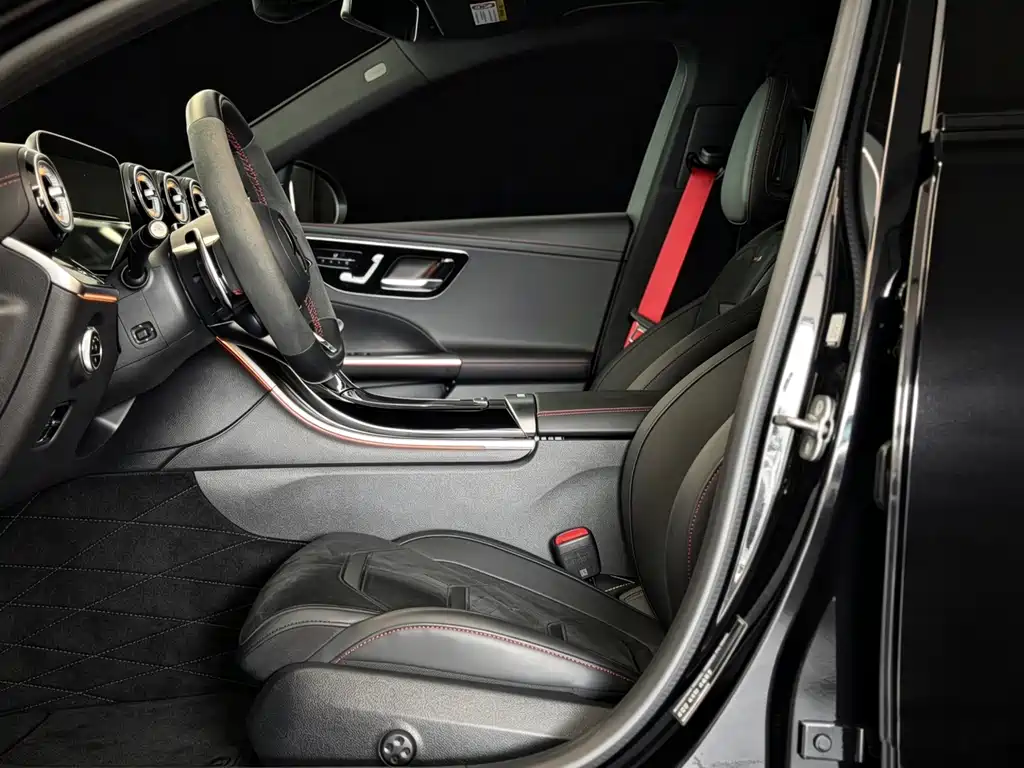 Mercedes-Benz C-Class AMG 2025 — фото 4
