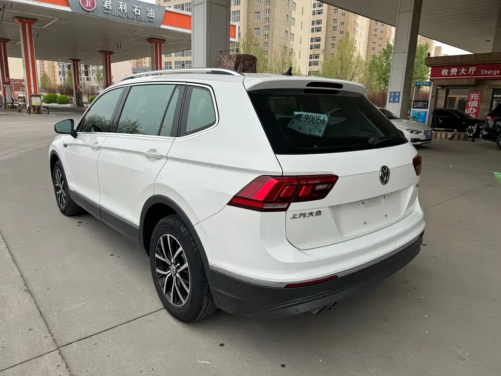 Volkswagen Tiguan L 2017 — фото 15