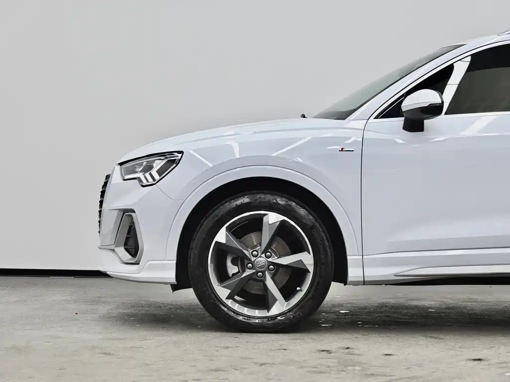 Audi Q3 2019 — фото 23