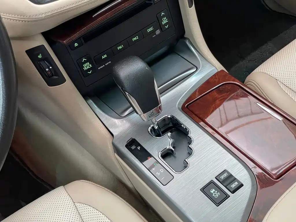 Toyota Crown 2015 — фото 16