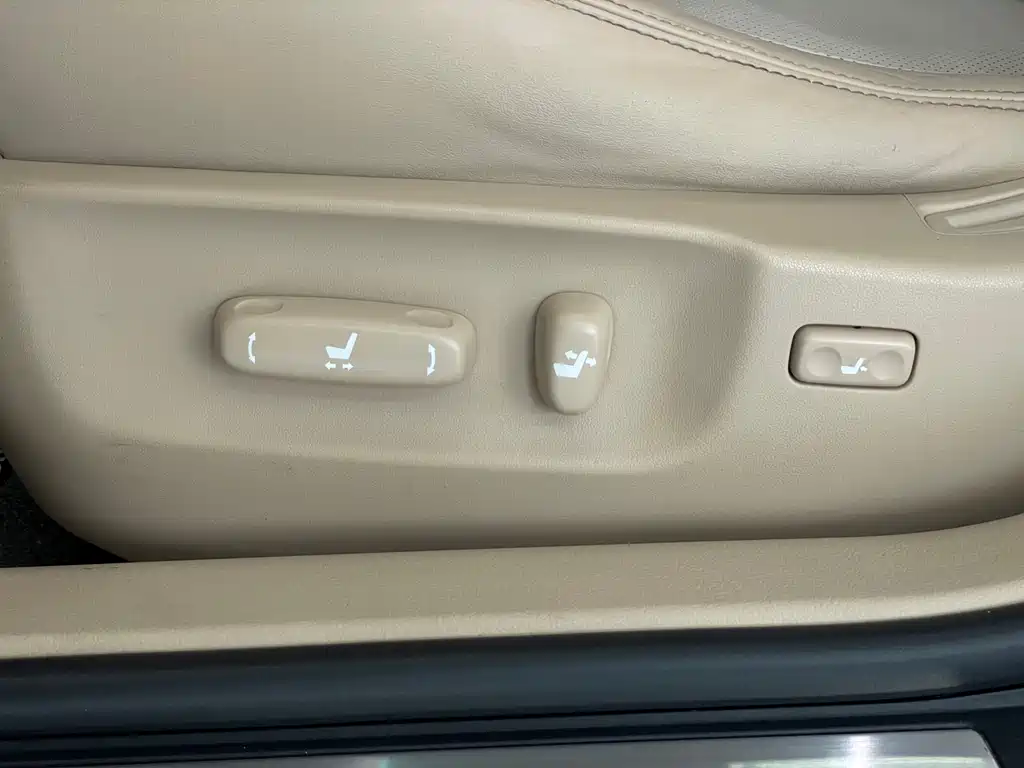Toyota Crown 2015 — фото 24