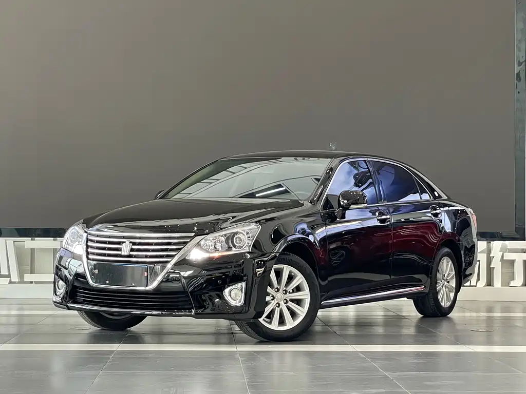 Toyota Crown 2015 — фото 1