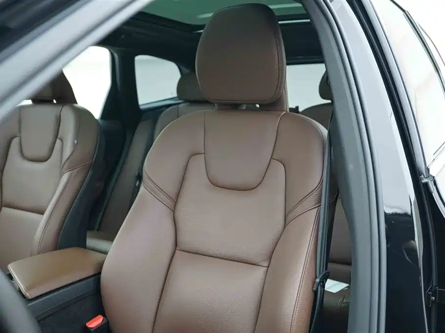 Volvo XC60 2024 — фото 14