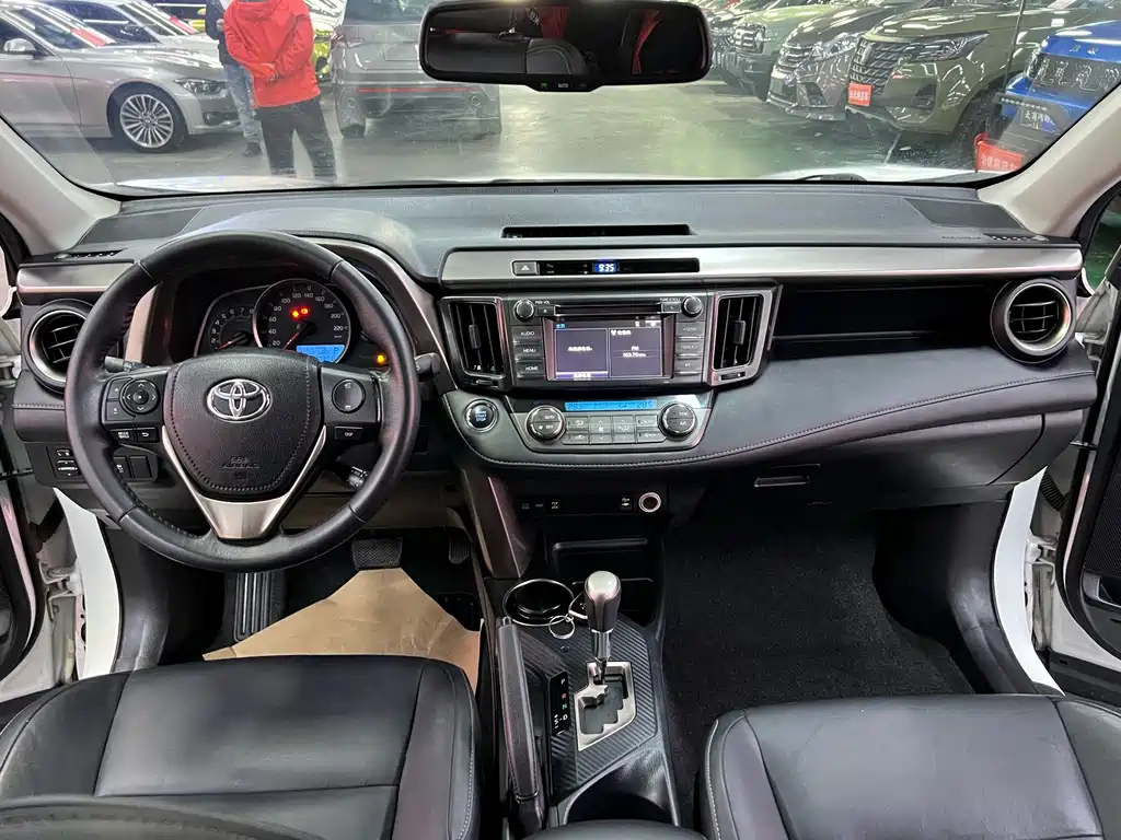 Toyota RAV4 2014 — фото 12