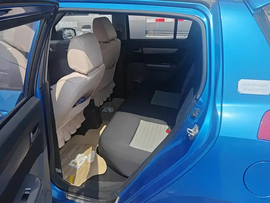 Suzuki Swift 2015 — фото 11