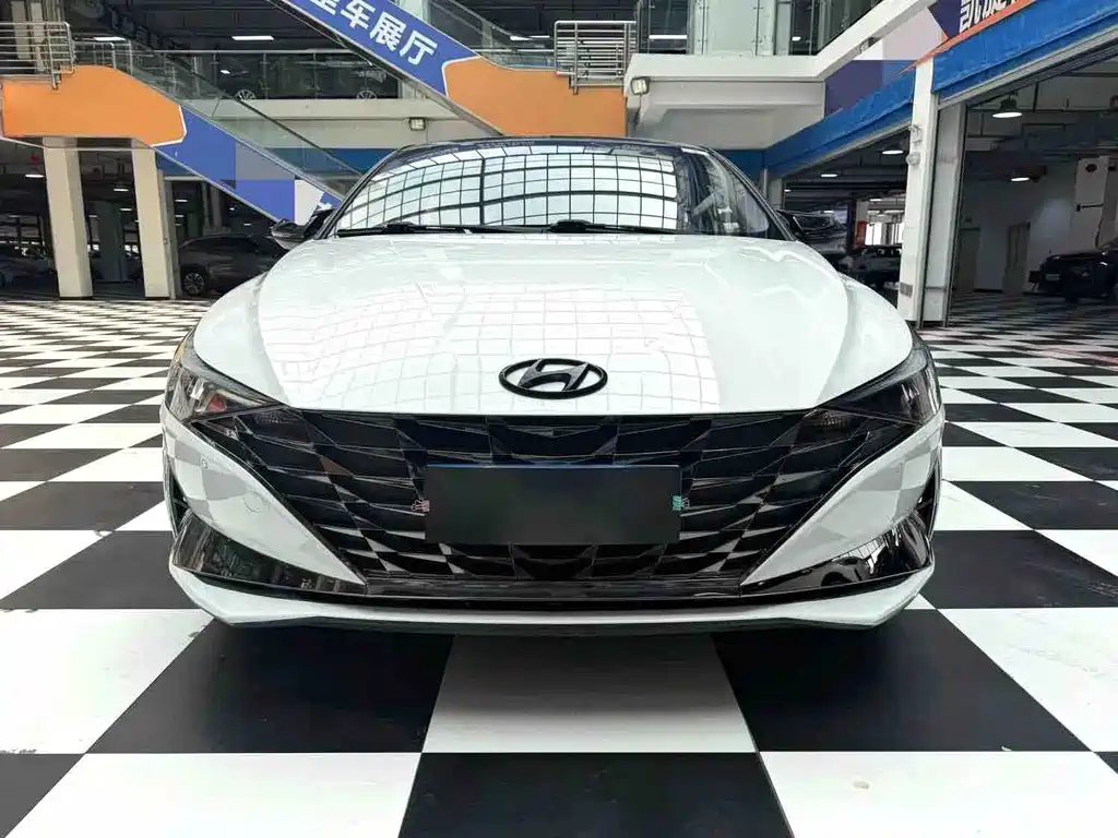 Hyundai Elantra 2023