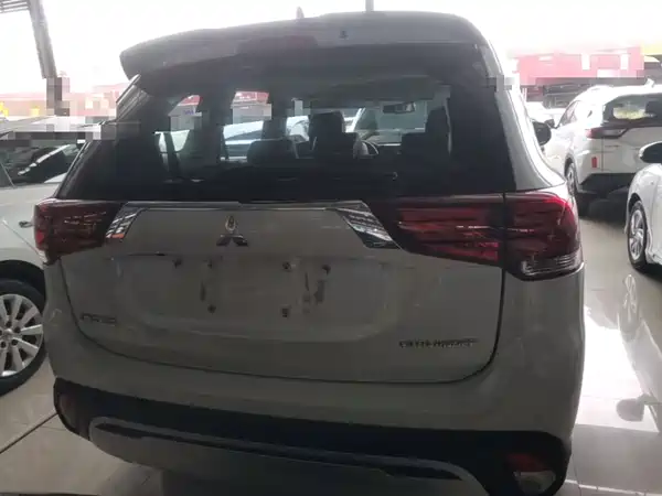 Mitsubishi Outlander 2020