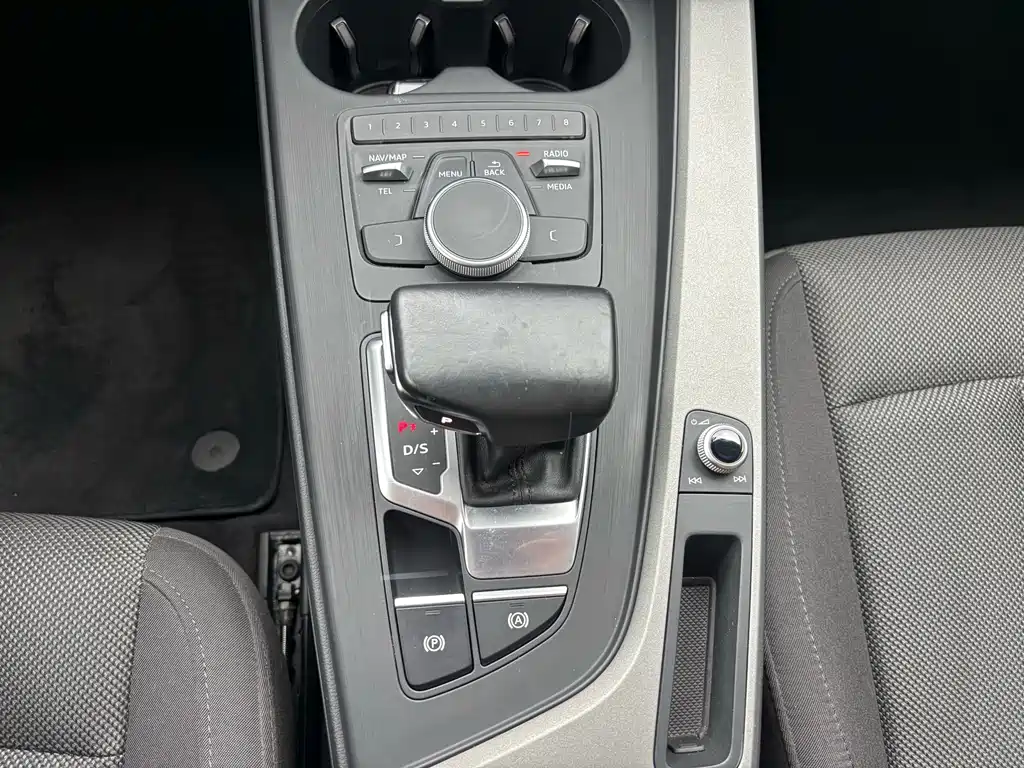 Audi A4L 2018 — фото 27
