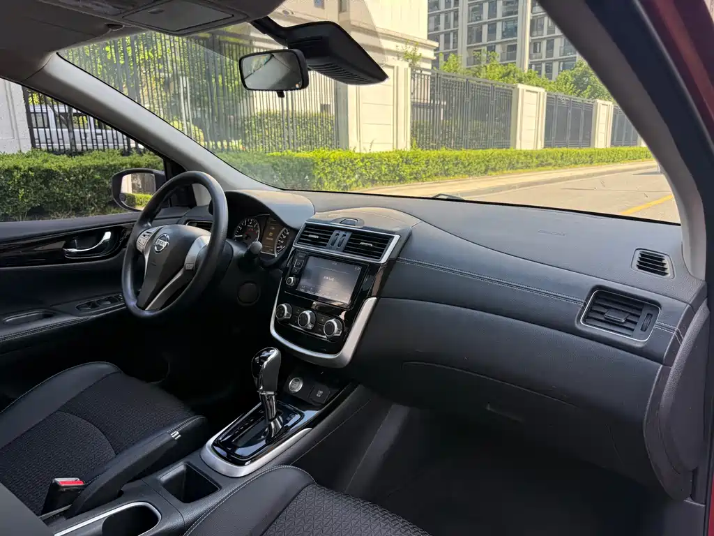Nissan Tiida 2018 — фото 16