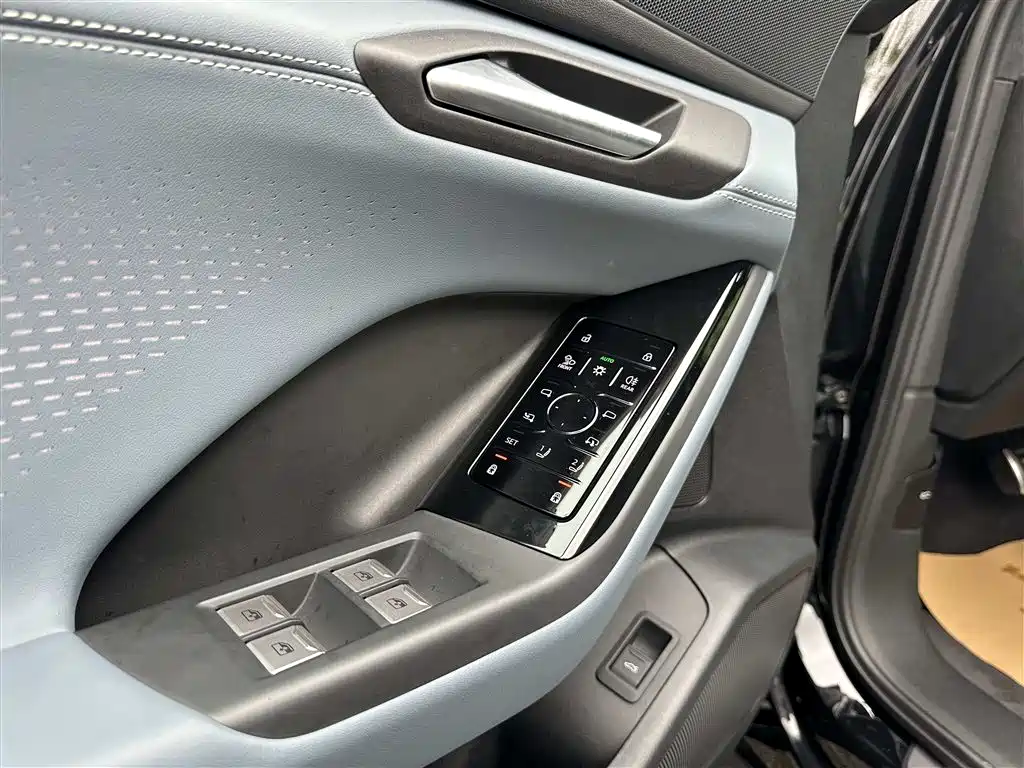 Audi Q6L e-tron 2025 — фото 14