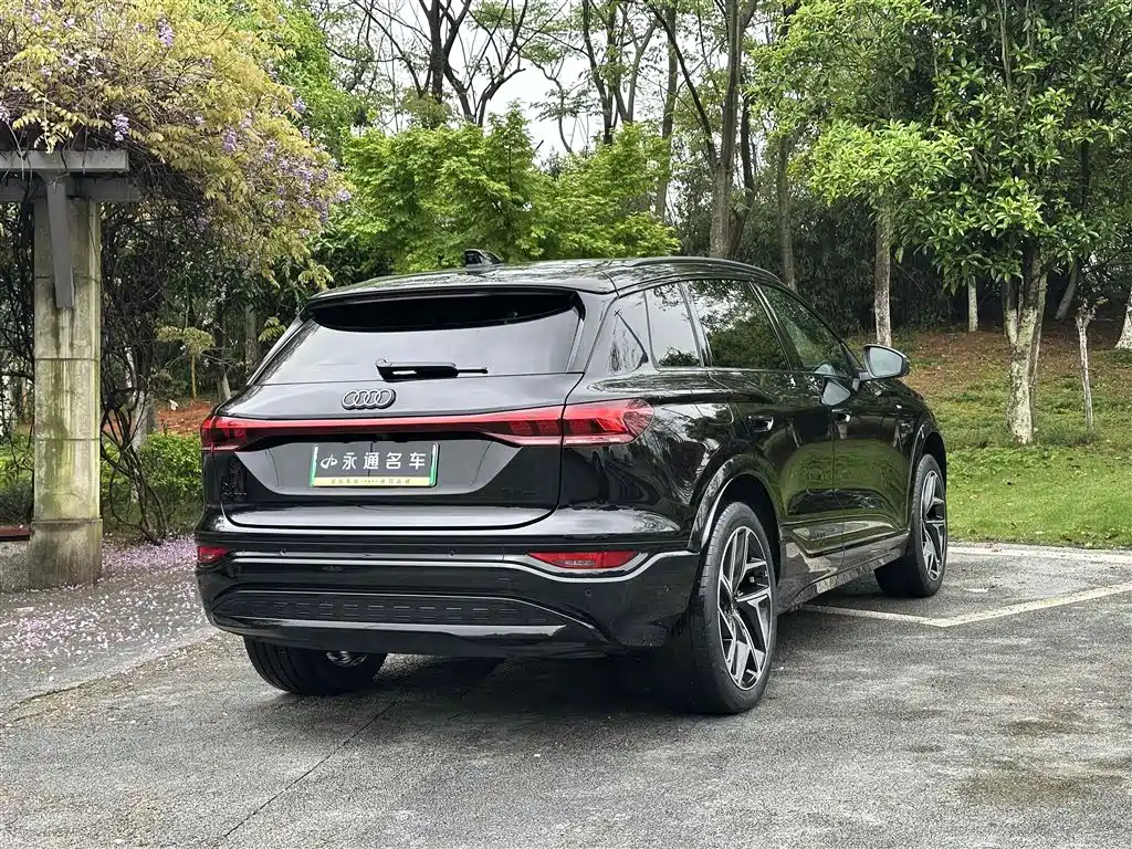 Audi Q6L e-tron 2025 — фото 19