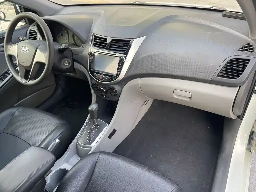 Hyundai Verna 2015 — фото 15