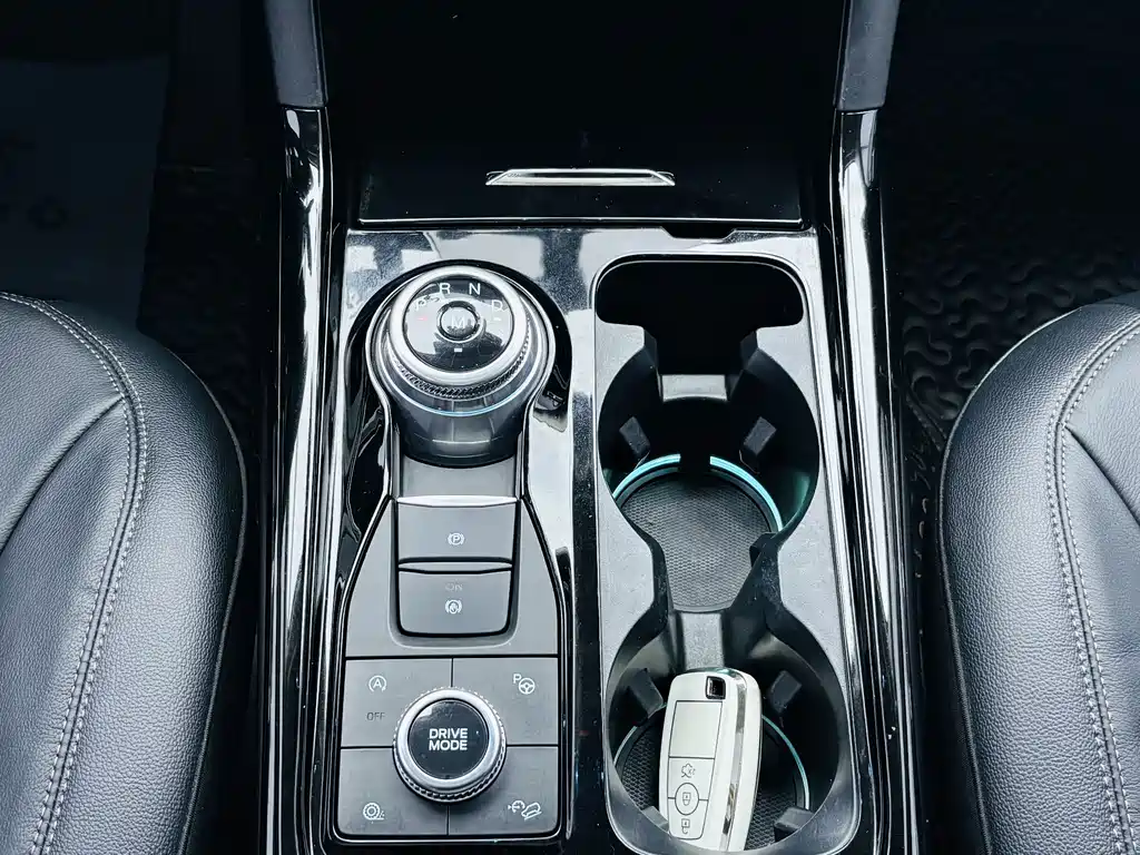 Ford Explorer 2021 — фото 10