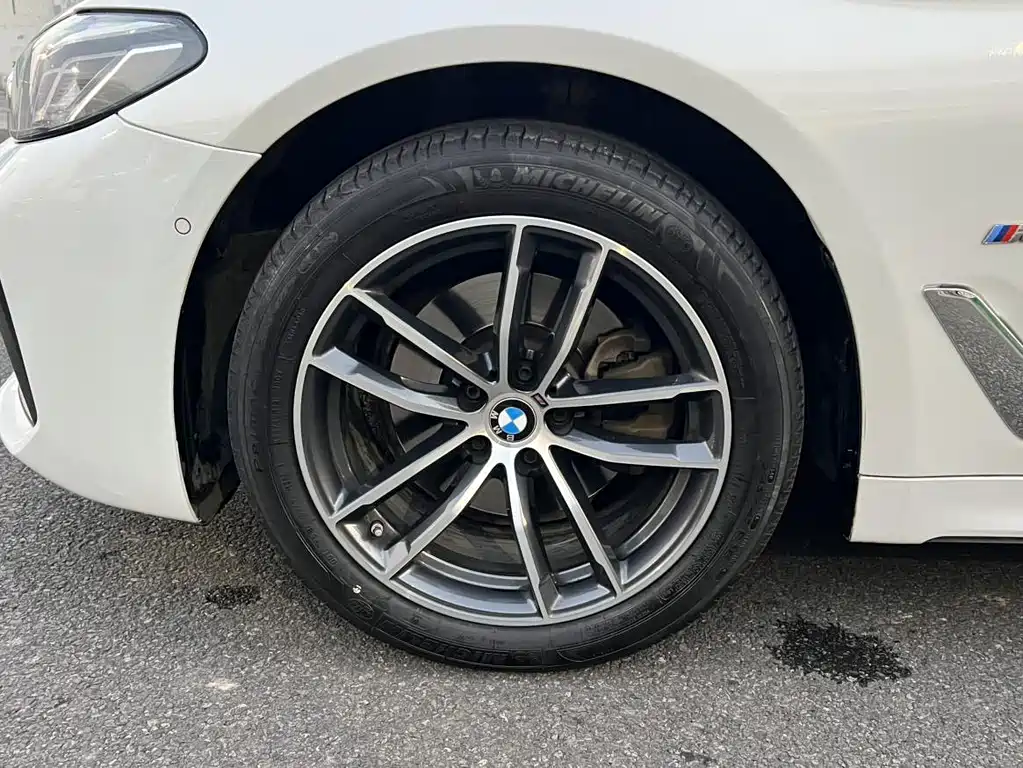 BMW 5 Series 2023 — фото 15