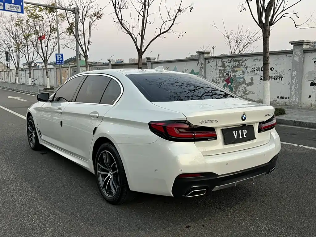 BMW 5 Series 2023 — фото 13