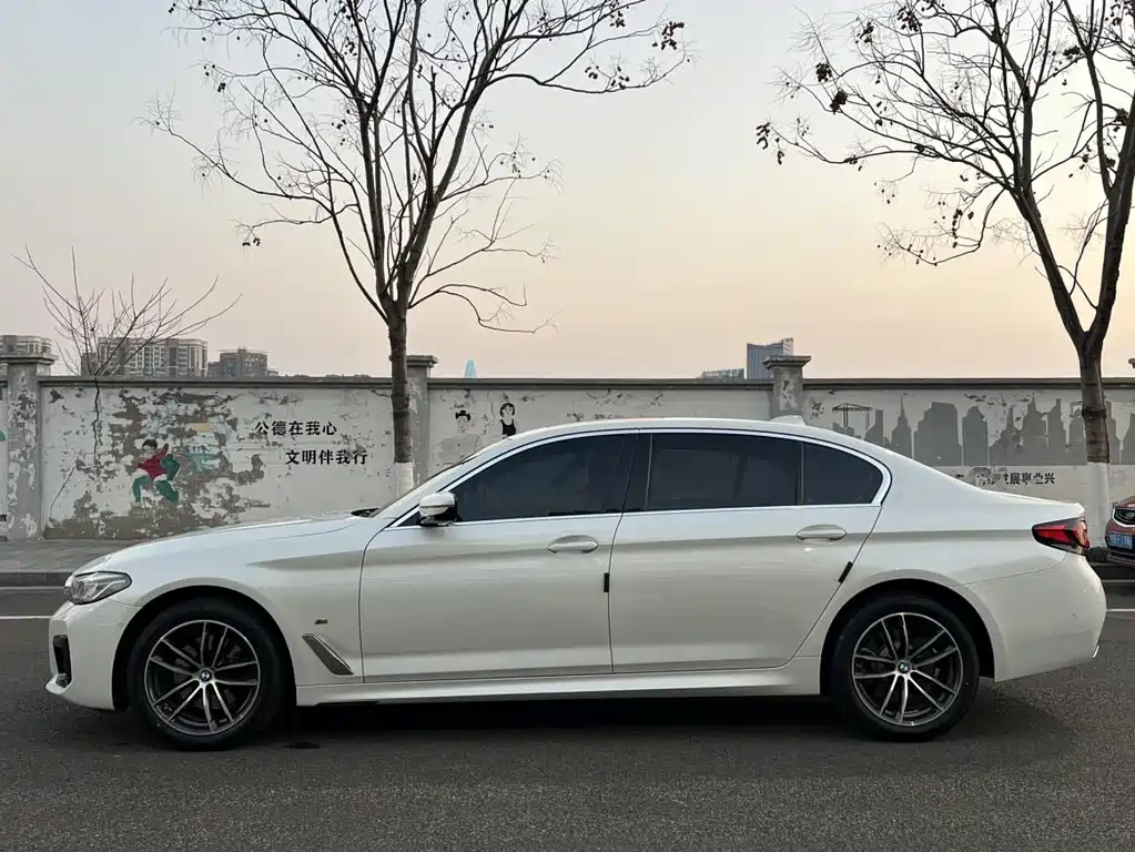 BMW 5 Series 2023 — фото 12