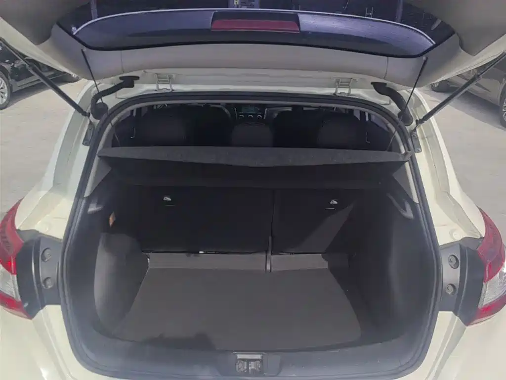 Nissan Tiida 2019 — фото 19