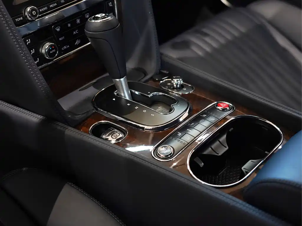 Bentley Continental 2017 — фото 12