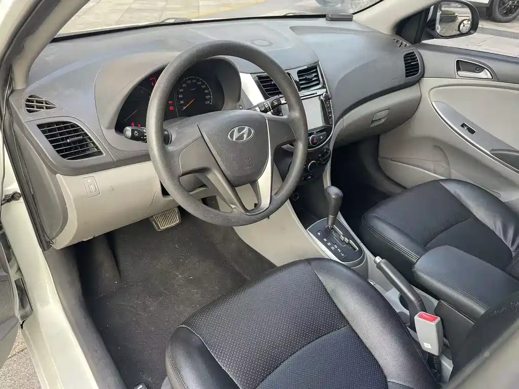 Hyundai Verna 2015 — фото 10