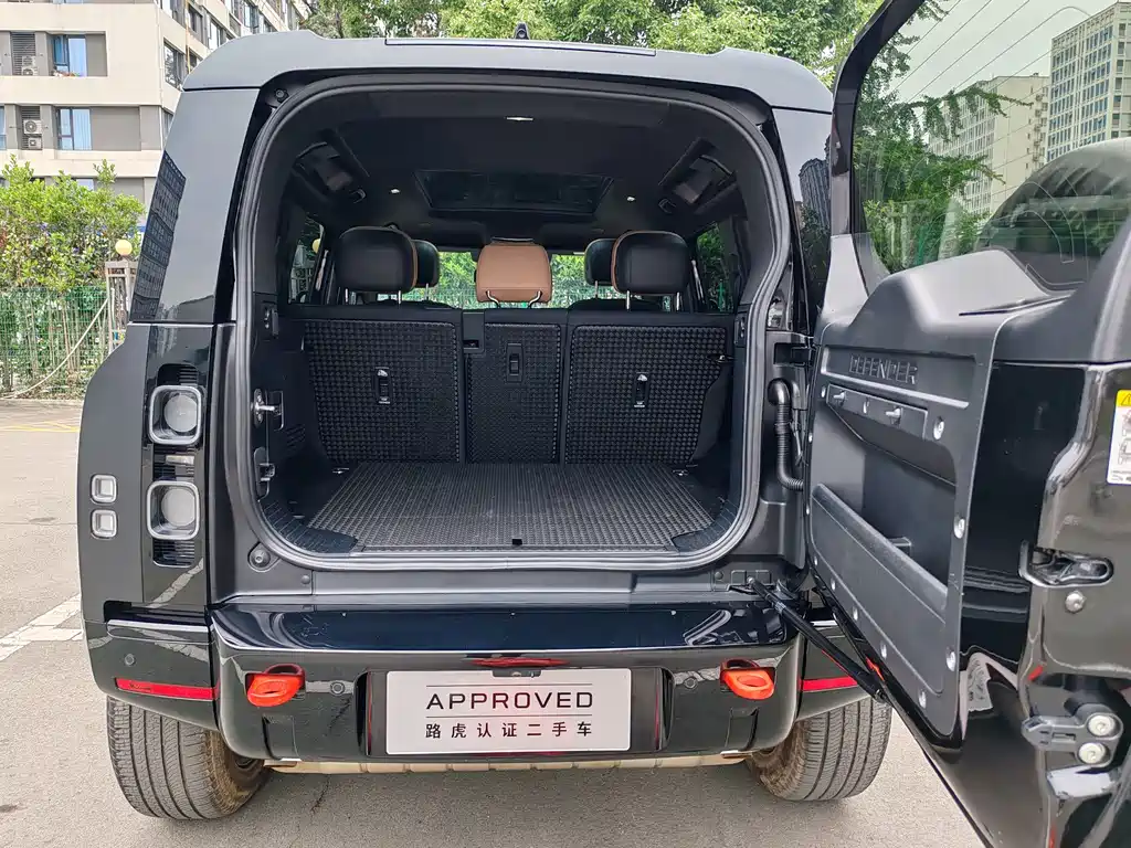 Land Rover Defender 2024 — фото 15