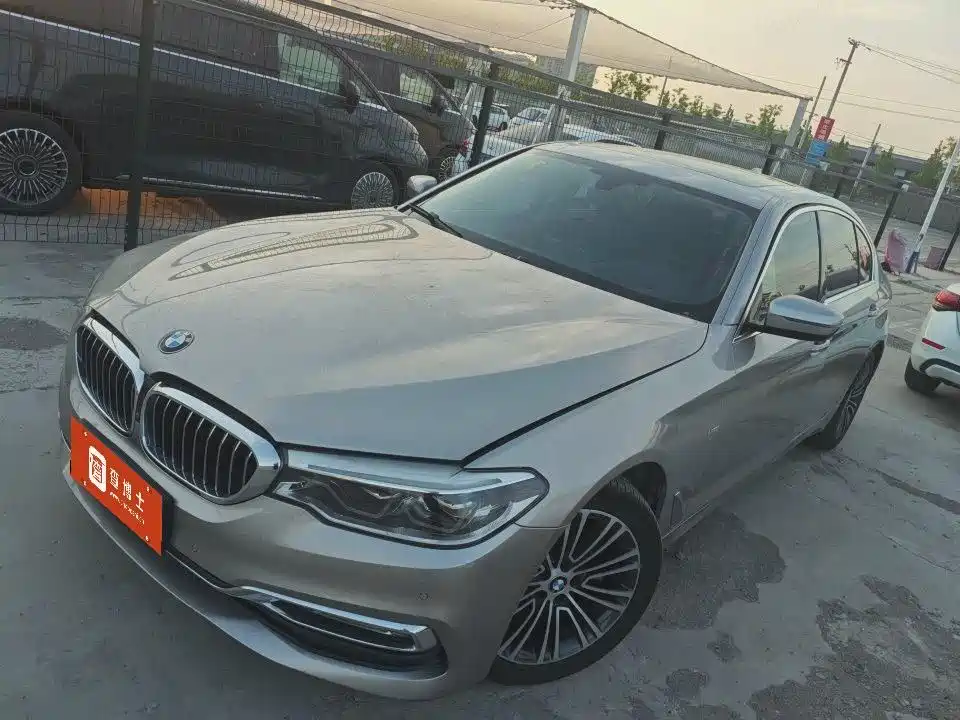 BMW 5 Series 2018 — фото 1