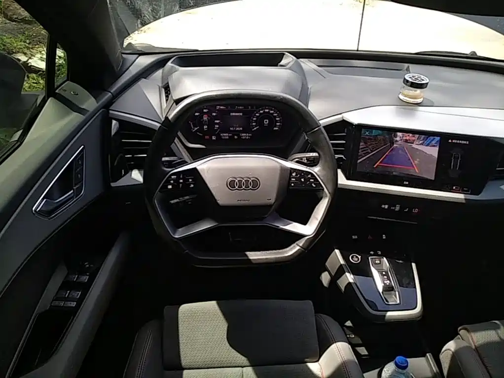 Audi Q5 E-Tron 2023 — фото 11