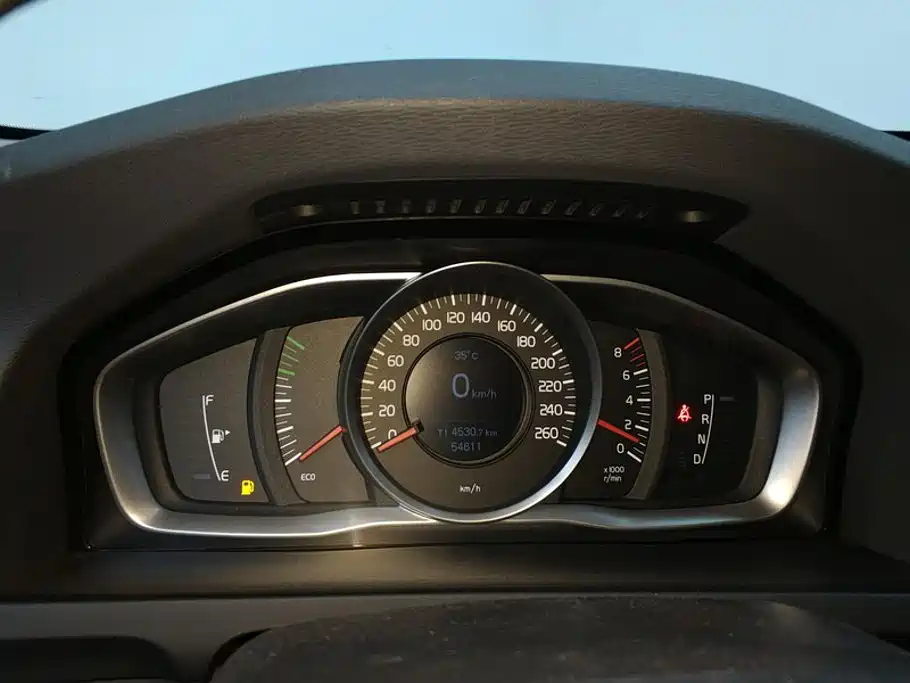 Volvo S60 2017 — фото 14