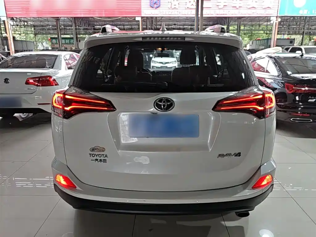 Toyota RAV4 2018 — фото 6