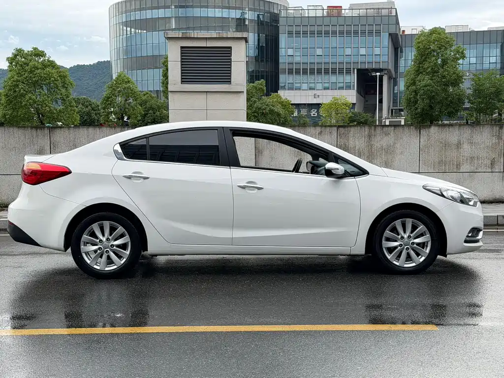 Kia K3 2015 — фото 4