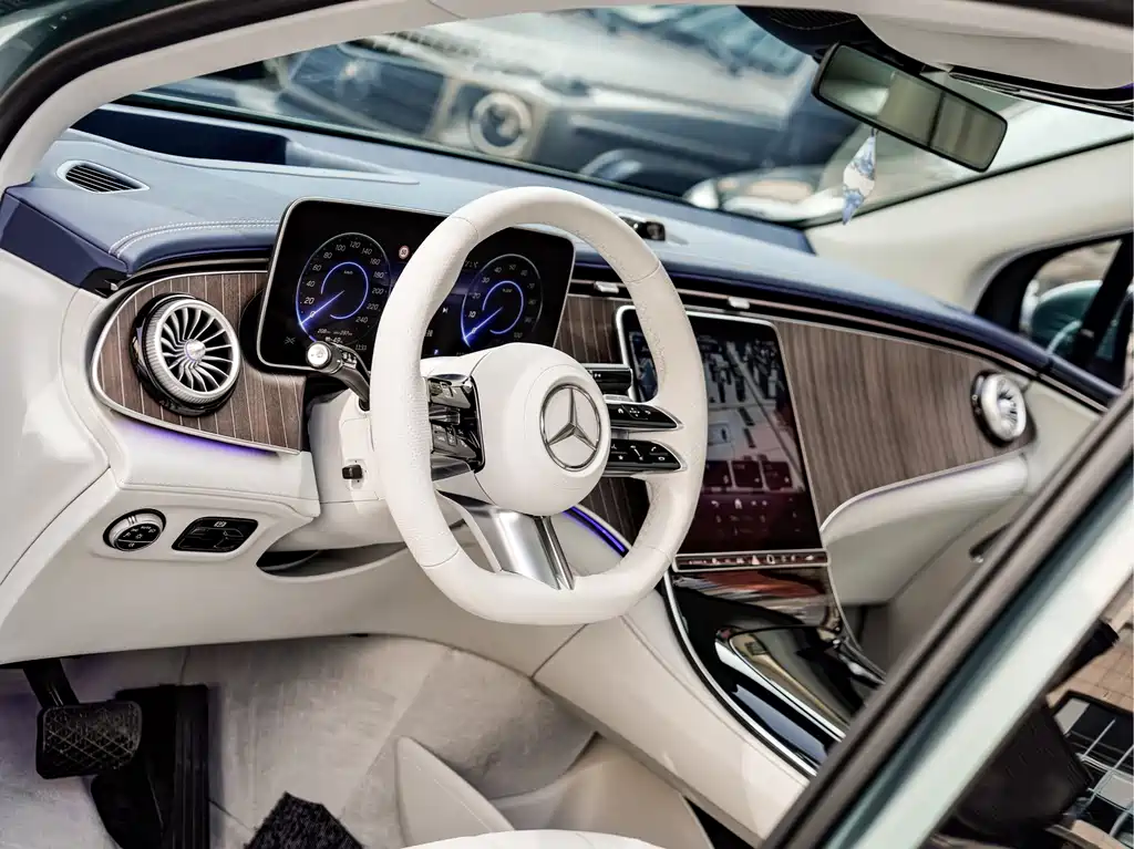 Mercedes-Benz EQE SUV 2024 — фото 11