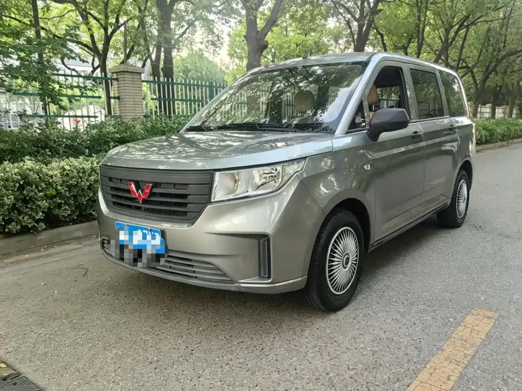 Wuling Hongguang PLUS 2022