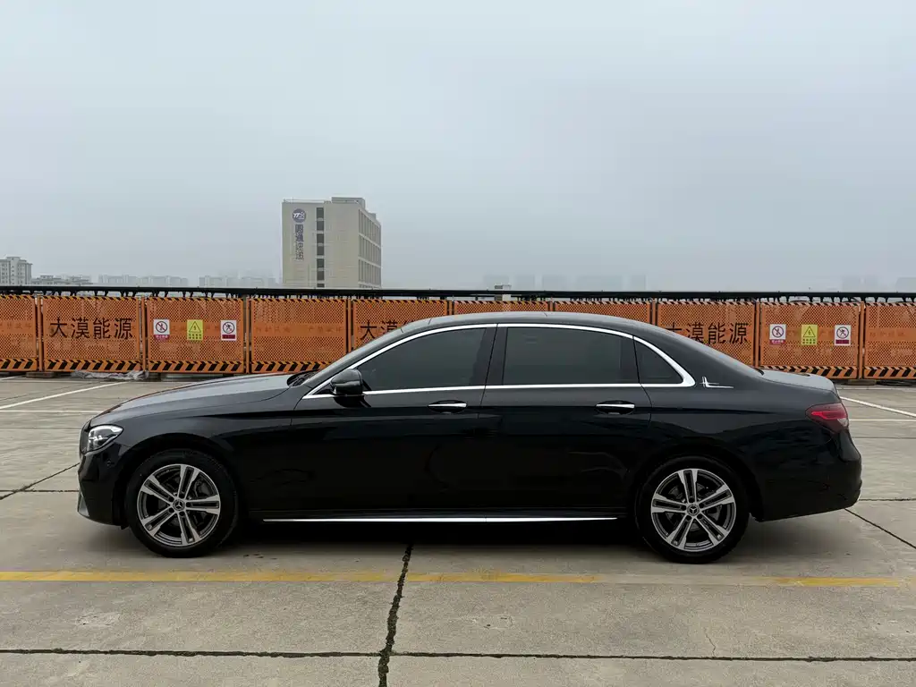 Mercedes-Benz E-Class 2022 — фото 8