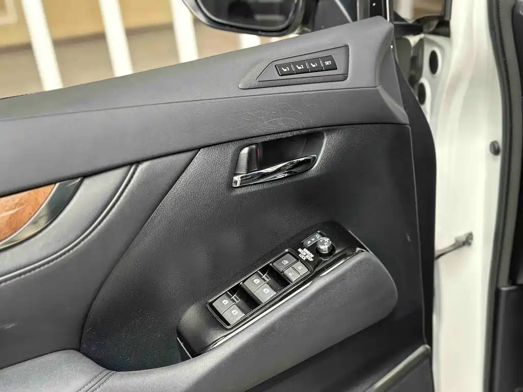 Toyota Alphard 2020 — фото 9
